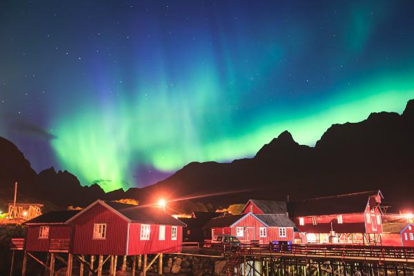 Aurora Borealis im Nachthimmel über Norwegen
