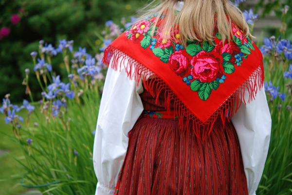 Traditionelle Tracht wird gerne zum Mittsommerfest getragen Traditionelle Tracht wird gerne zum Mittsommerfest getragen