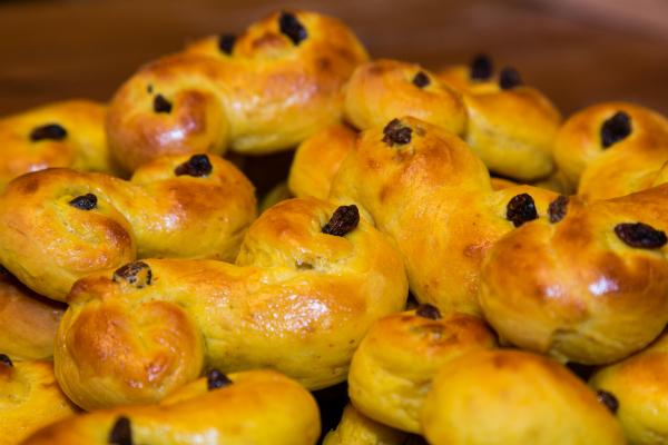 Lussekatter ist ein beliebtes Gebäck zum Luciafest