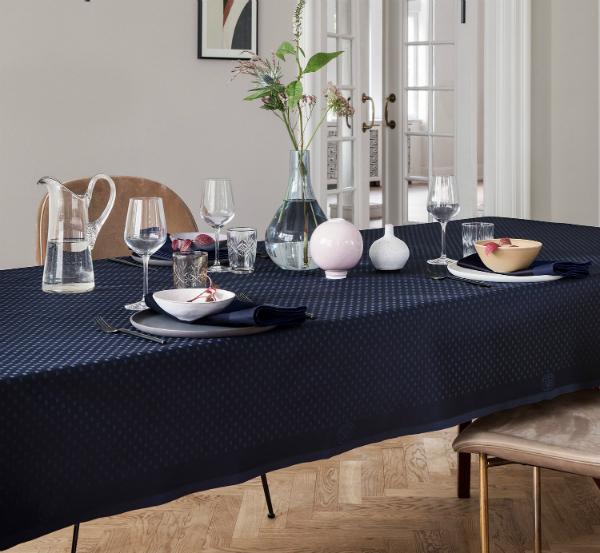 Georg-Jensen-Damask-Snowflakes-Tischdecke-ozeanblau