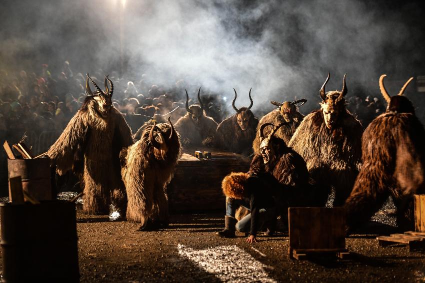 In Finnland wird am 13. Januar der Nuuttipukki gefeiert, ein stilisierter Ziegenbock aus Fell und Hörnern