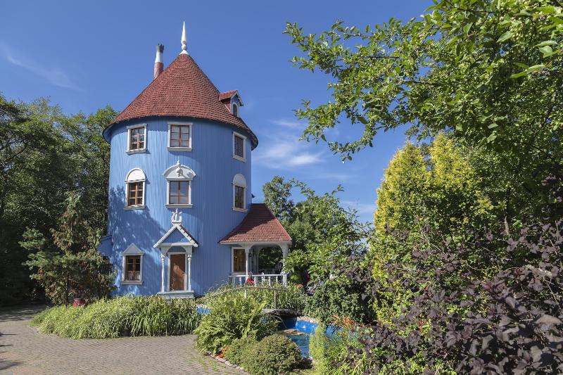 Muminhaus im finnischen Themenpark Muminwelt - Die Trollfamilie aus dem Mumintal wird 75 Jahre