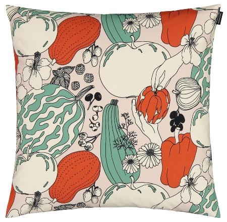 Marimekko-Vihannesmaa-Gemuesebeet-Kissenhuelle-50x50-cm-natur-rot-gruen