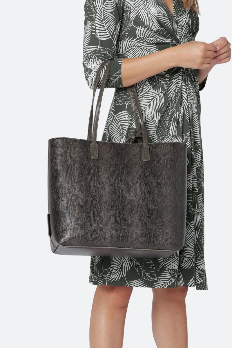 Ilse Jacobsen Tragetasche TOTEBAG01 schwarz Schlange scandi-mode