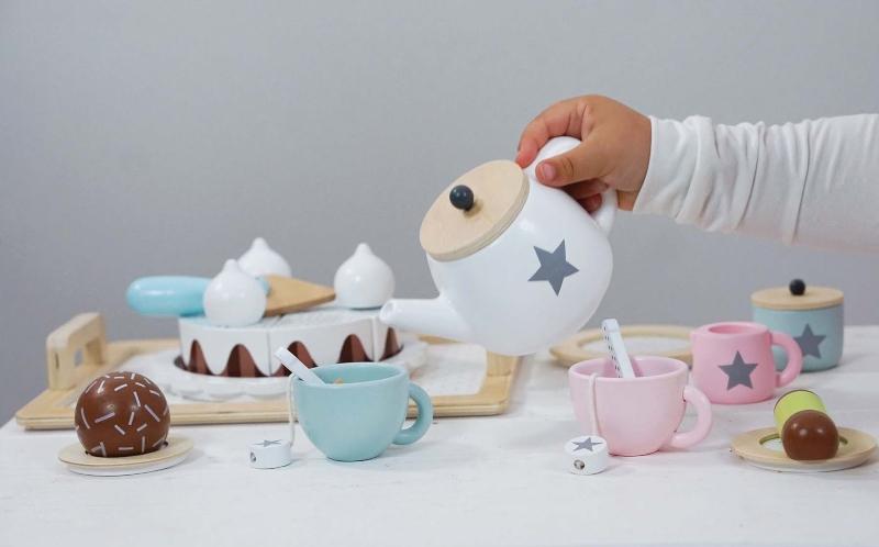Jabadabado Puppen Tee-Set mehrteilig Holz lackiert 13 tlg Weihnachtsspielzeug