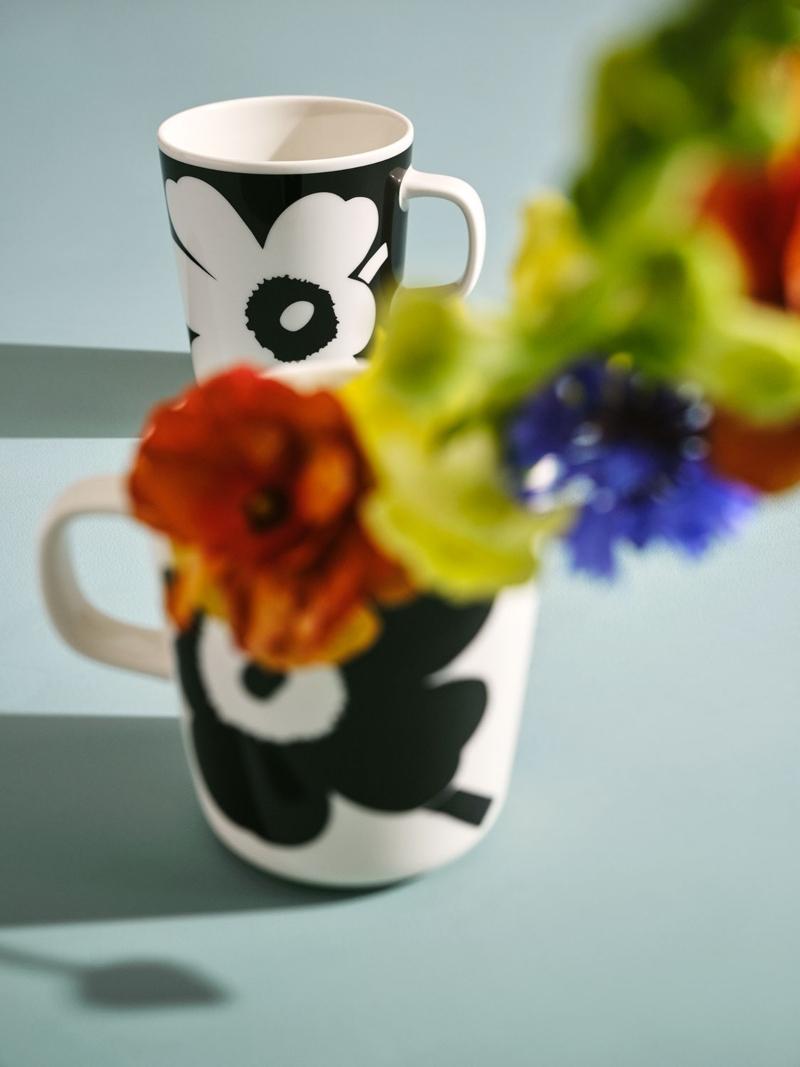 Marimekko Unikko Juhla Oiva Becher 0,25 l 2 Stk schwarz, cremeweiss 70 Jahre Marimekko