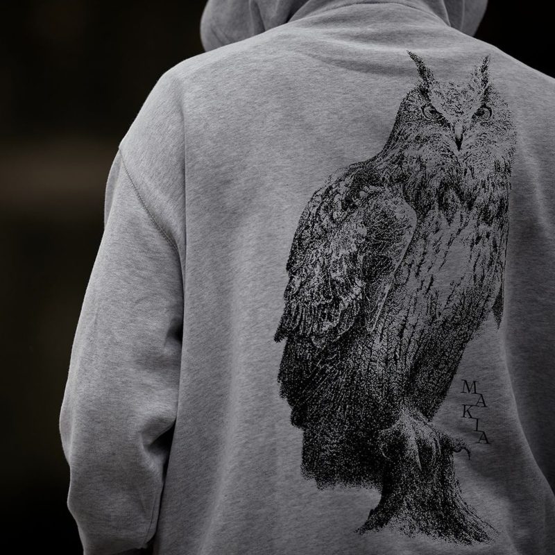 Makia Clothing x Danny Larsen Herren Fleece Kapuzenpullover mit Eulenprint grau schwarz Avem