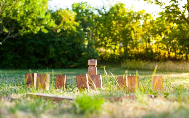 Wikingerschach (Kubb) aus Holz Mittsommerfest in Schweden 2022